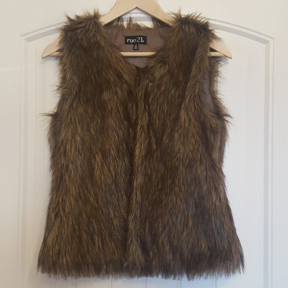 Junior's solid fur vest